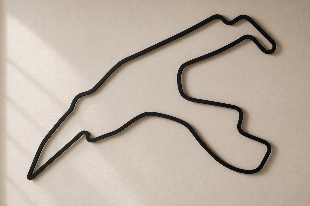Sculpture murale en acier du circuit de Spa-Francorchamps, Belgique — Pitlane Studio